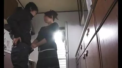 Putih istri pelacur sange pengen di entot teman anak