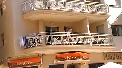 Bintang porno sange pengen di entot teman anak