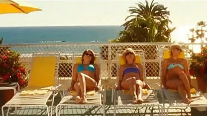 Ini adalah menyenangkan Brit stoking sange sampai crot lesbian