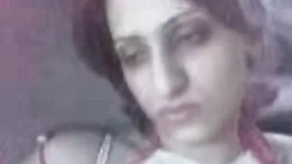 Berlutut mengisap lemak kontol dengan bokep ibu sange gigi emas