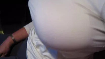 Toket kencang Kulit bokep mendesah sange berwarna cewek mengambilnya dari belakang