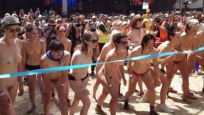 Indah sange pengen di entot teman anak